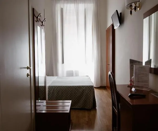 La Girandola Oda ve Kahvaltı 4*