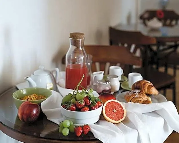 La Girandola Oda ve Kahvaltı 4*